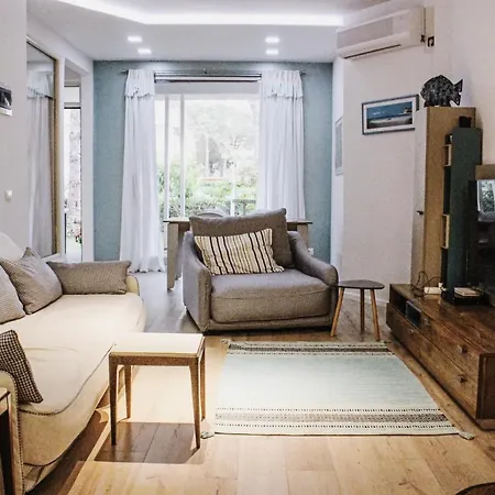 Ivy Lalzi Bay House