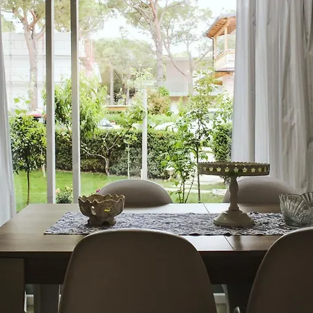 Ivy Lalzi Bay House